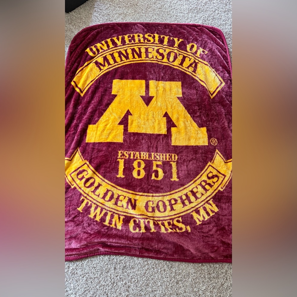 NWOT!Minnesota Golden Gophers Plush Blanket, 
60”x80” - Warm & Soft NCAA BLANKET